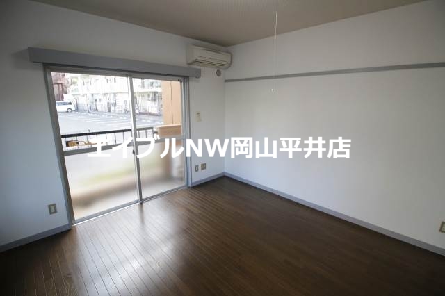 居室・リビング　※同タイプのお部屋の写真です