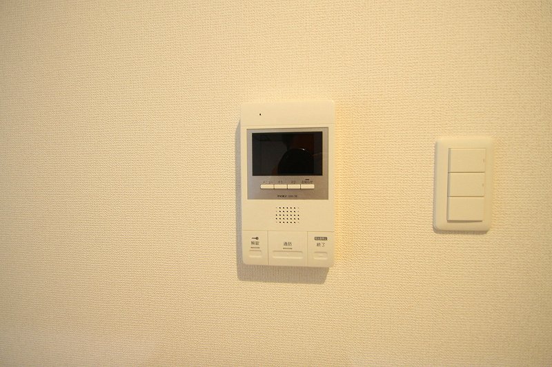セキュリティ　来客者の確認ができるTVモニターホンが設置されています。