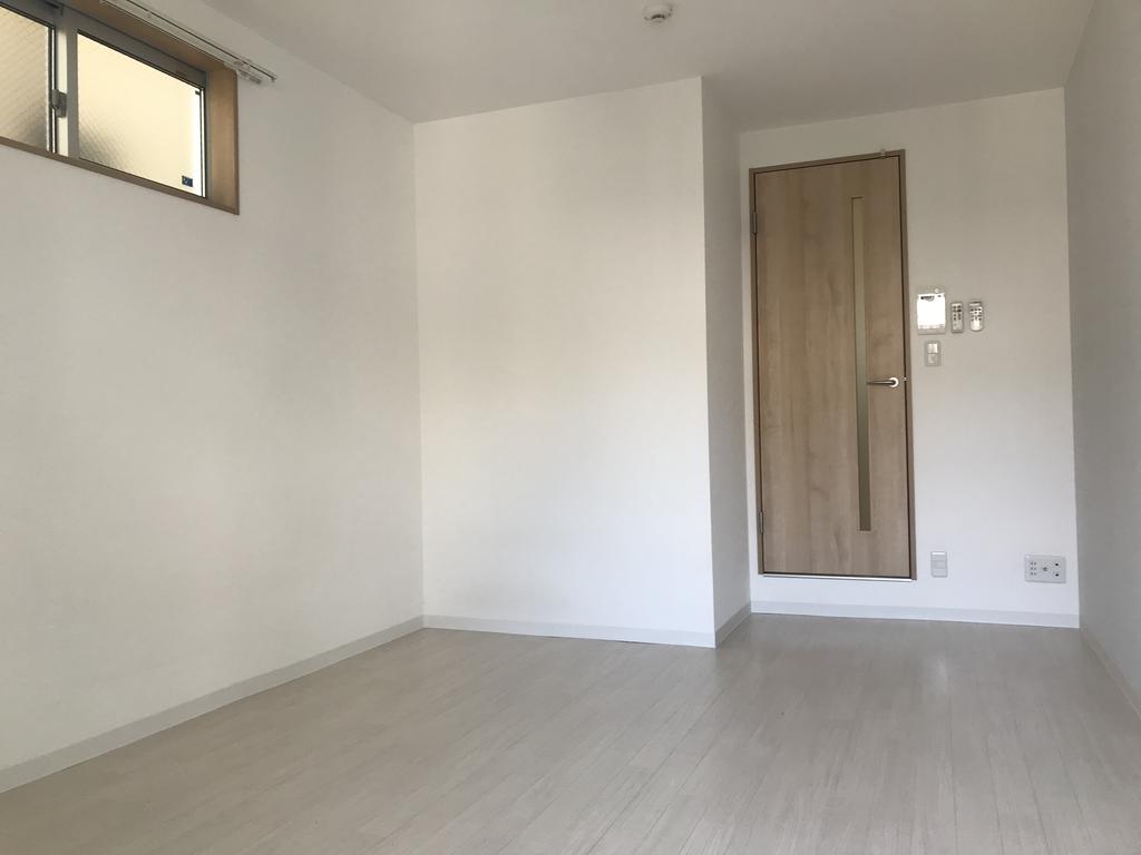 居室・リビング　同マンション反転タイプの写真です。