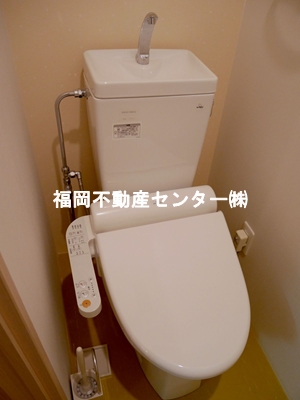 トイレ　温水洗浄便座付き