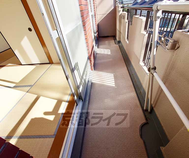 バルコニー　ゆとりのあるベランダです。