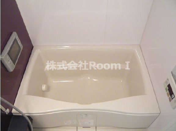 バス・シャワールーム　コンパクトで使いやすいお風呂です