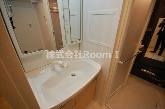 洗面設備　独立洗面台で身支度をすべて済ませてしまいましょう