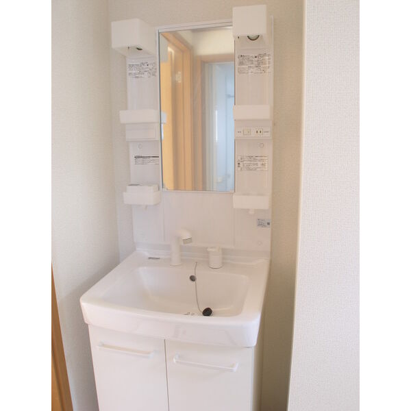 洗面設備　写真は、別の部屋で同タイプになります。