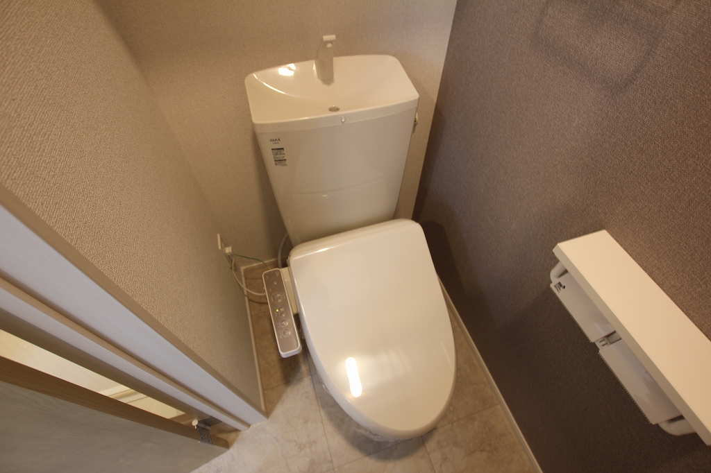ＪＲ福塩線 道上駅 徒歩5分 2階建 築4年のトイレ写真