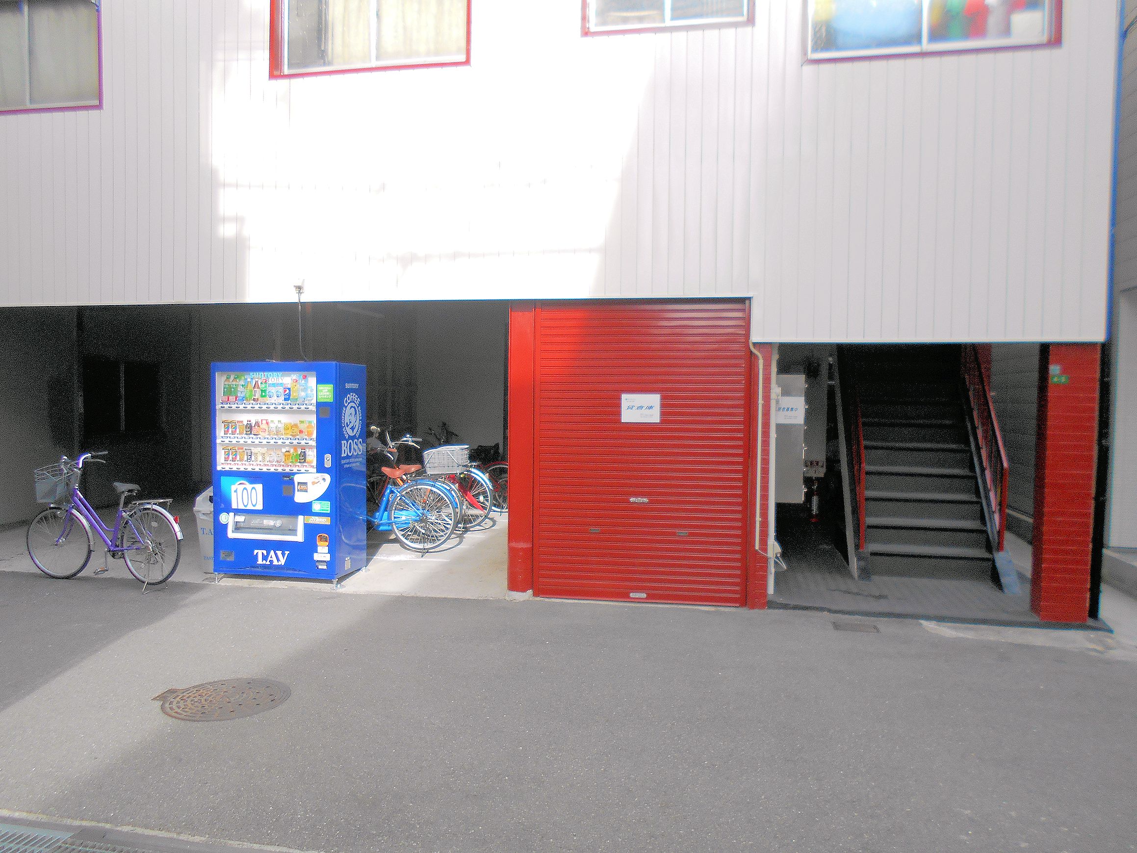 エントランス　バイク置けます