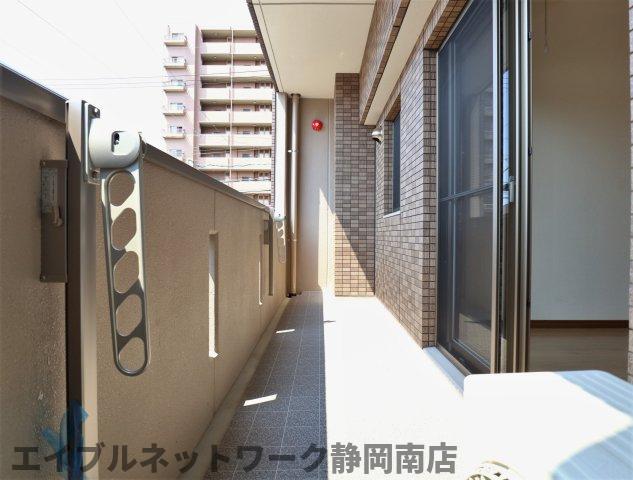 バルコニー　開放的で明るい空間を演出してくれるバルコニーです