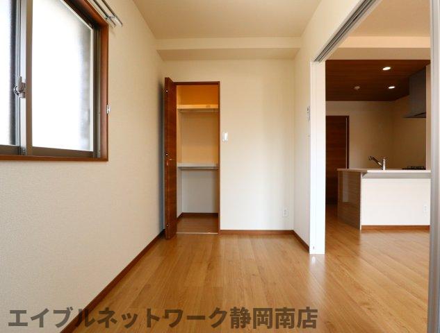 その他　使い勝手のいい洋室です