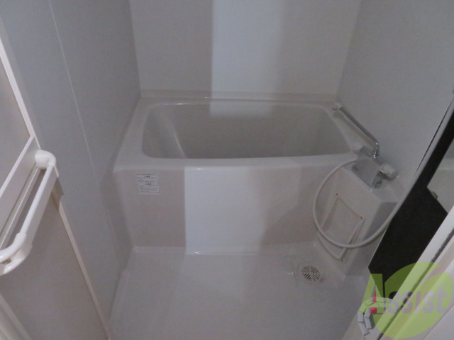 バス・シャワールーム　バスルームはこちらです。広々としてゆったり休めます。