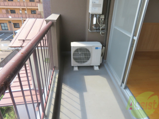 バルコニー　バルコニーは幅があり、広い印象を受けました。