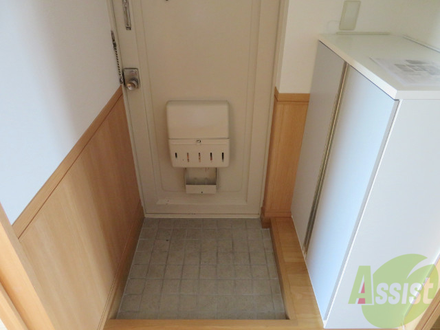 玄関　廊下の様子です。幅も狭くなく、利用しやすいですよ。