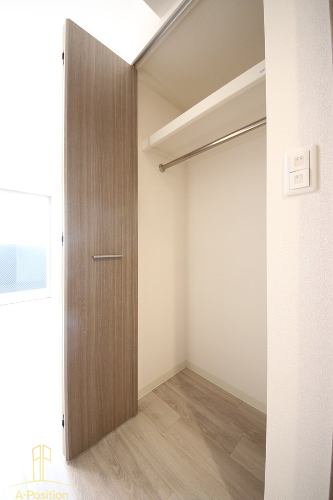 収納　プレサンスOSAKA東中本エシデル