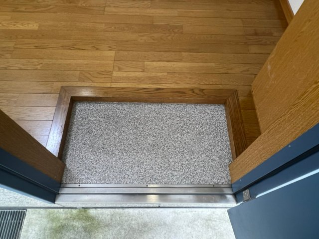 玄関　エルム池園