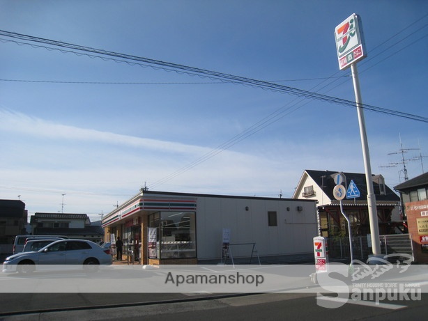 コンビニ　セブンイレブン（コンビニ）まで899m