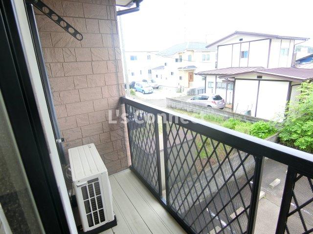バルコニー　２階のお部屋で洗濯物もたくさん干せます。