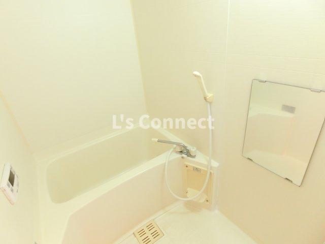 バス・シャワールーム　追焚き機能付きのお風呂。