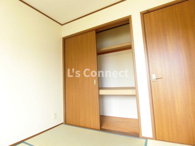 収納　押入付きでお荷物もすっきり収納できます。