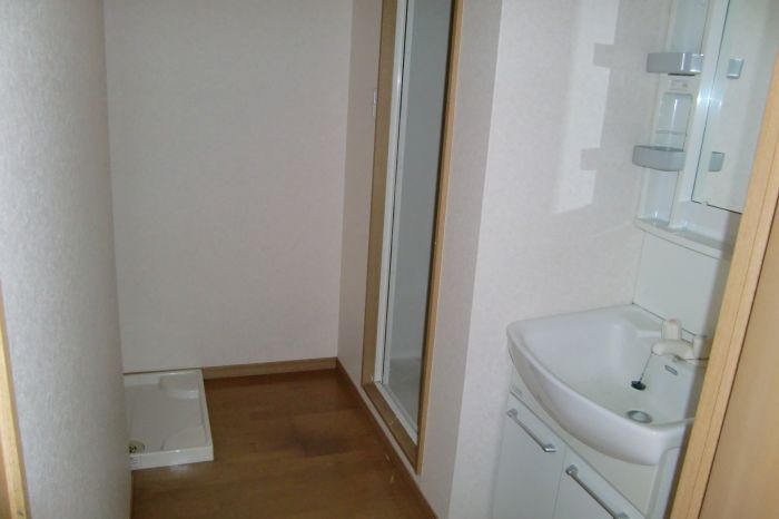 洗面設備　コンパクトで使いやすい洗面所