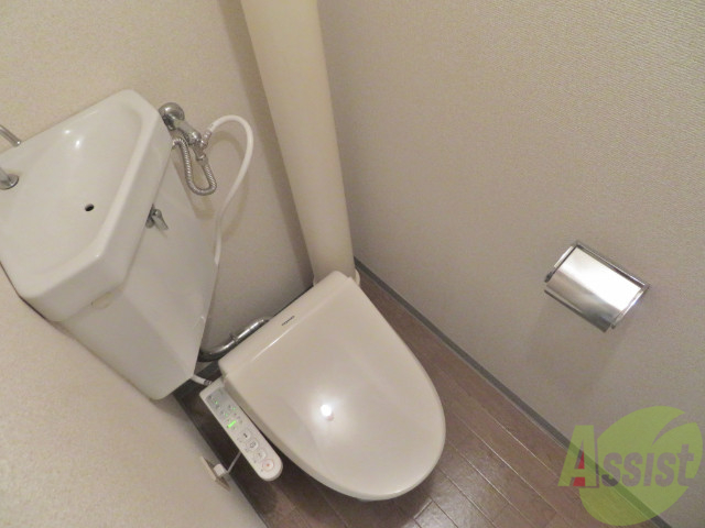 トイレ　ウォシュレット機能がついたトイレです。安心して使用できますね
