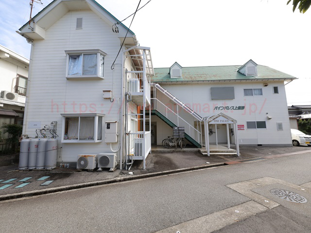 パインパレス上飯野の建物外観