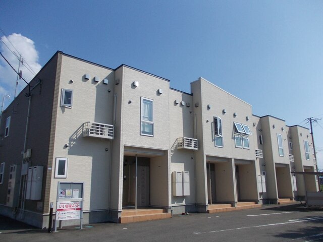 【シャルマン　ハイツIIIの建物外観】