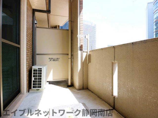 バルコニー　開放的で明るい空間を演出してくれるバルコニーです