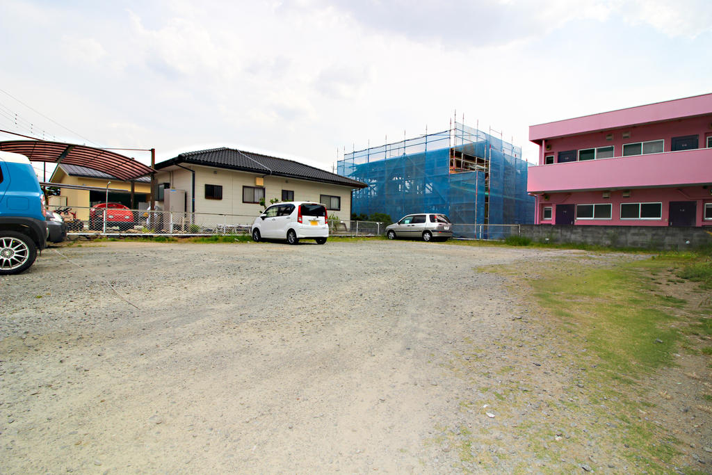 駐車場　広々とした駐車場