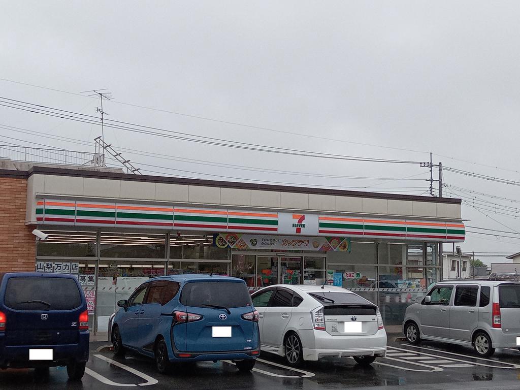 コンビニ　セブンイレブン山梨万力店（コンビニ）まで1104m
