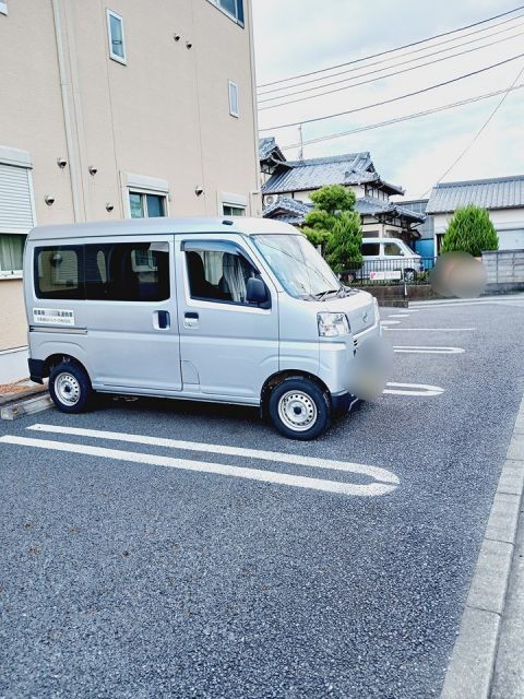 【ブライト　レジデンスの駐車場】