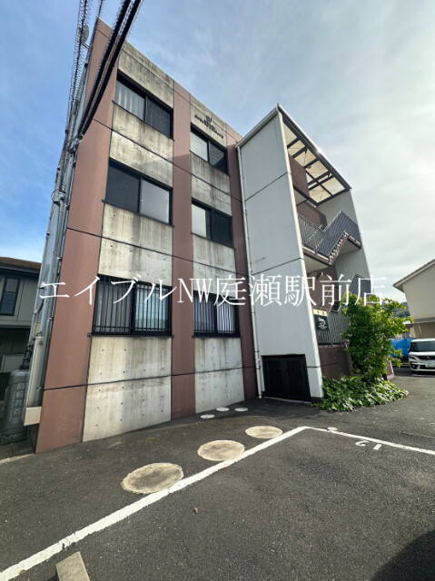 【サバーブテラス黒崎新町の建物外観】