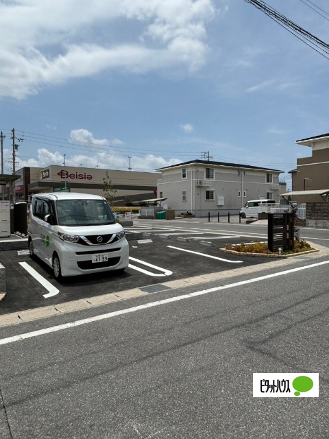 【常滑市虹の丘のアパートの駐車場】