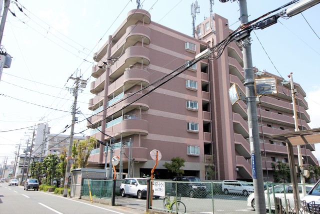 【東大阪市西堤本通東のマンションの建物外観】