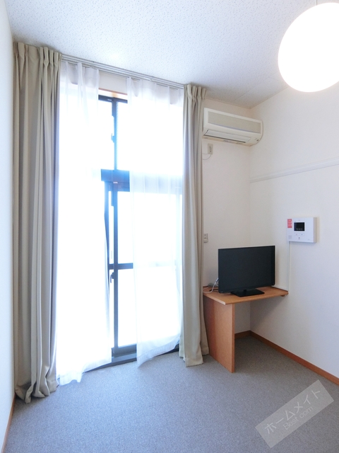 その他　カーテン・薄型テレビ