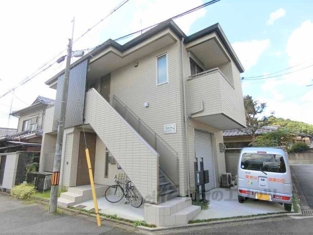 京都市左京区浄土寺西田町のマンションの建物外観