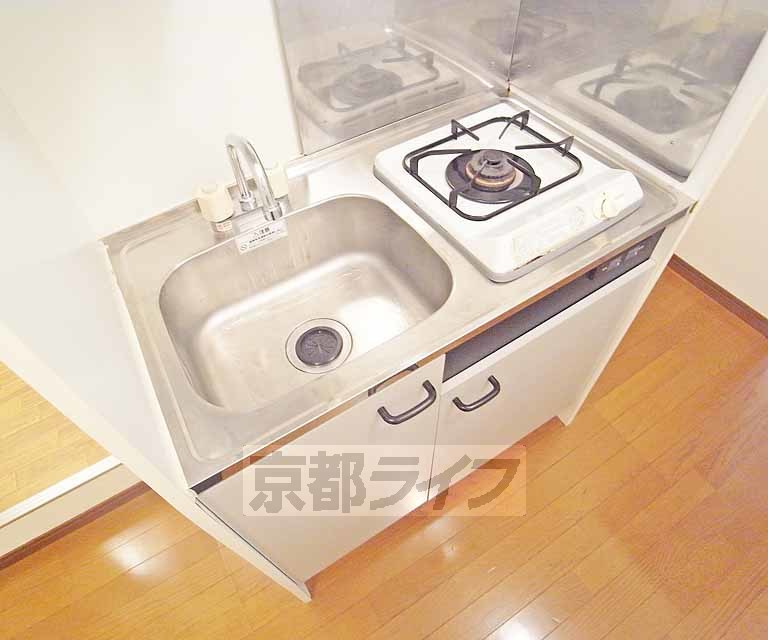 キッチン　ガスコンロ付きのキッチン