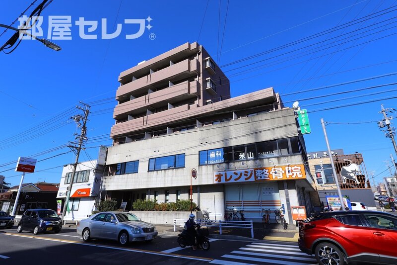 【ガーデンビル城下の建物外観】