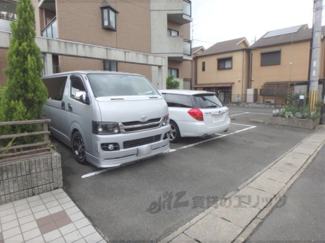 【カーサＮＡＫＡＭＵＲＡ２の駐車場】