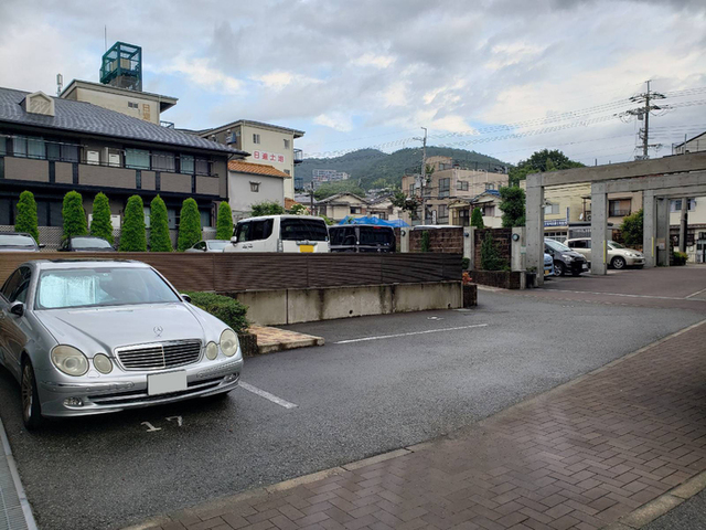 【川西市花屋敷のアパートの駐車場】