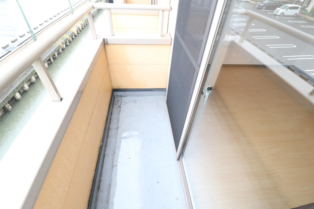 バルコニー　必要十分なバルコニー