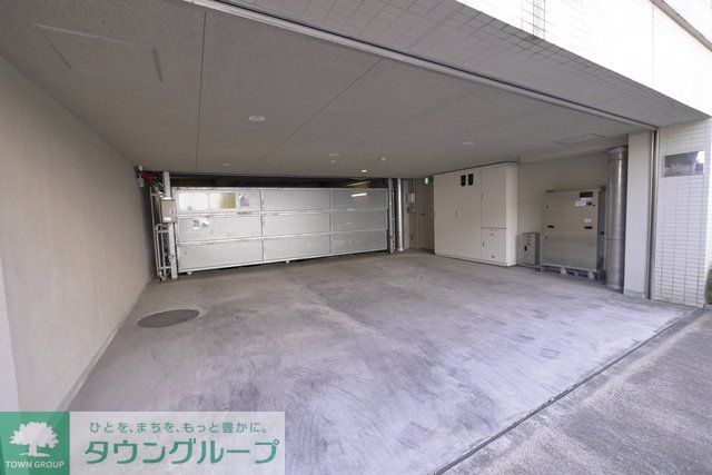 【川崎市中原区今井南町のマンションの駐車場】