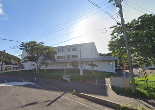 小学校　室蘭市立みなと小学校（小学校）まで567m