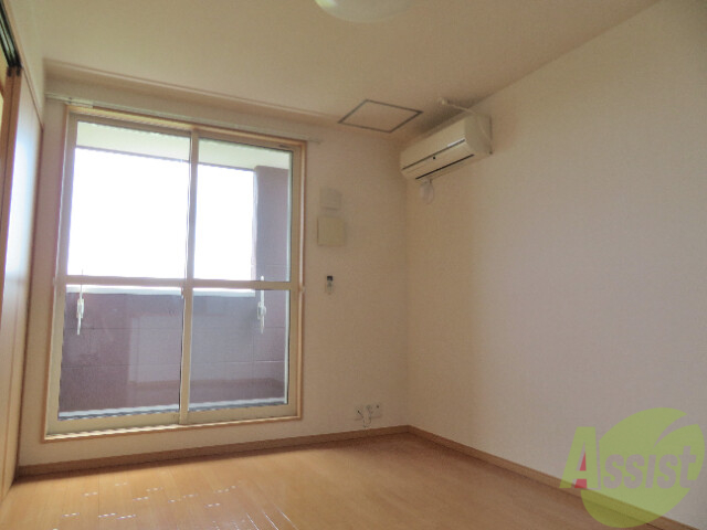 居室・リビング　広々としたお部屋でゆっくりと休めますね。