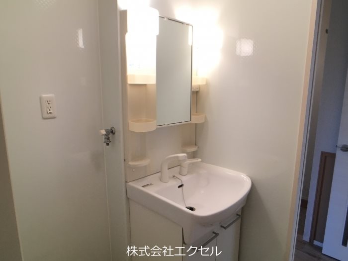 洗面設備　シャワー付き洗面台です。