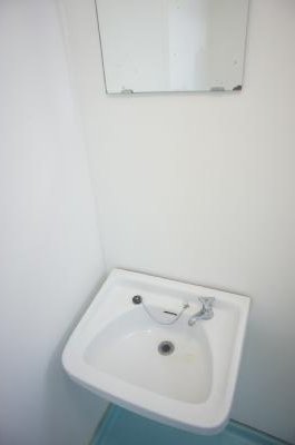 洗面設備　朝の支度にも助かる、独立の洗髪洗面化粧台