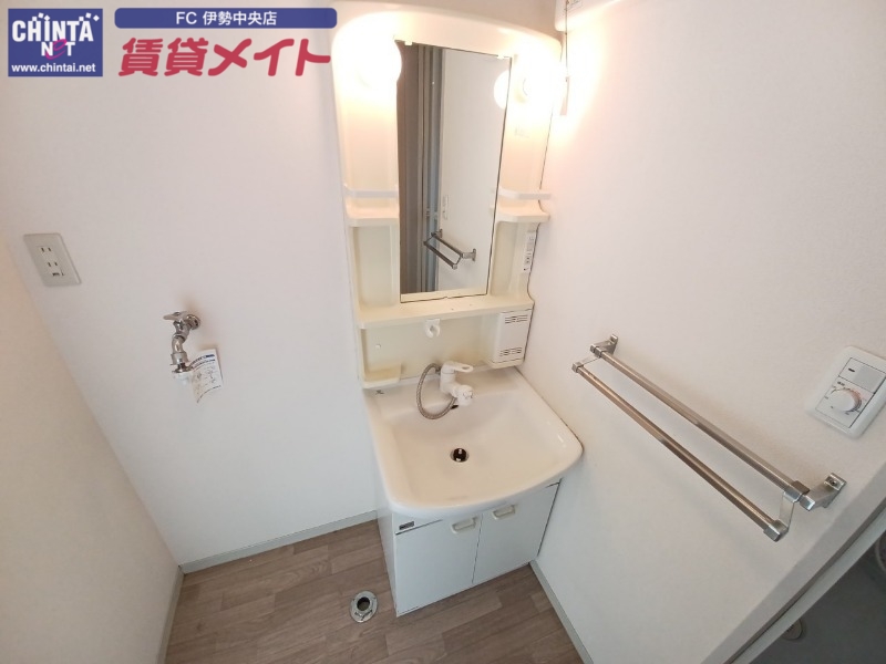 洗面設備　同物件別部屋の写真