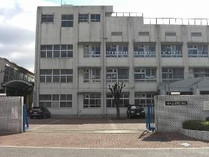 小学校　堺市立 深阪小学校（小学校）まで339m