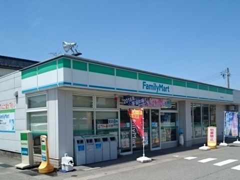 コンビニ　ファミリーマート富山石坂店（コンビニ）まで700m