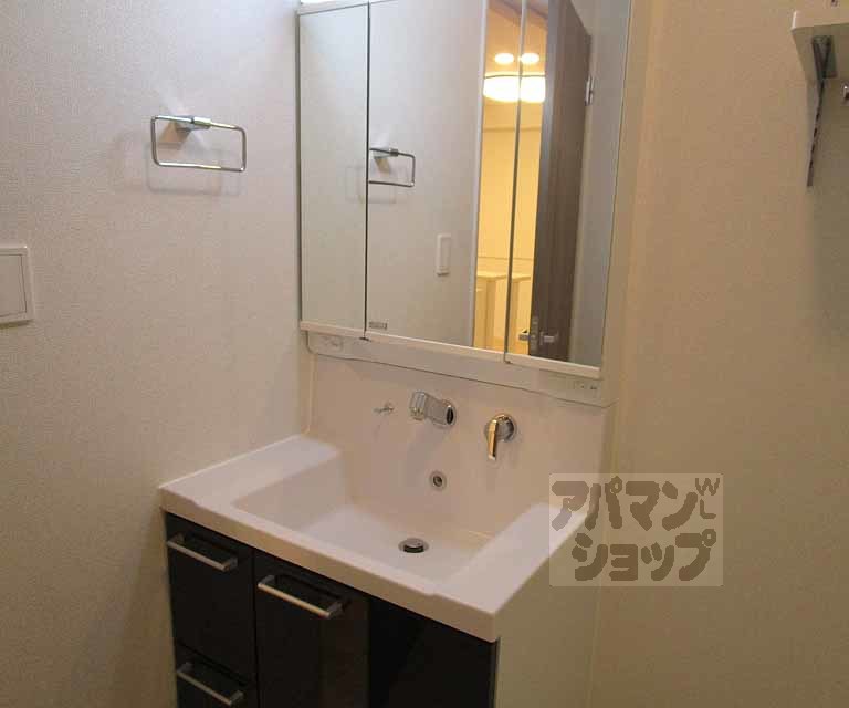 洗面設備　１０３号室の写真です。