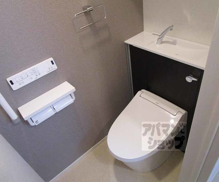 トイレ　１０３号室の写真です。