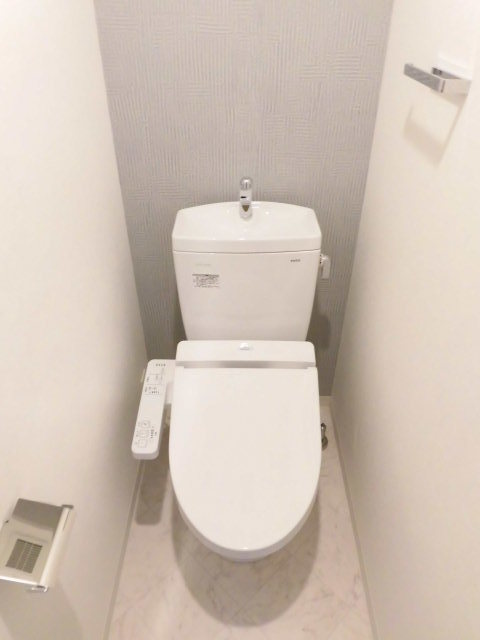 トイレ　温水洗浄便座